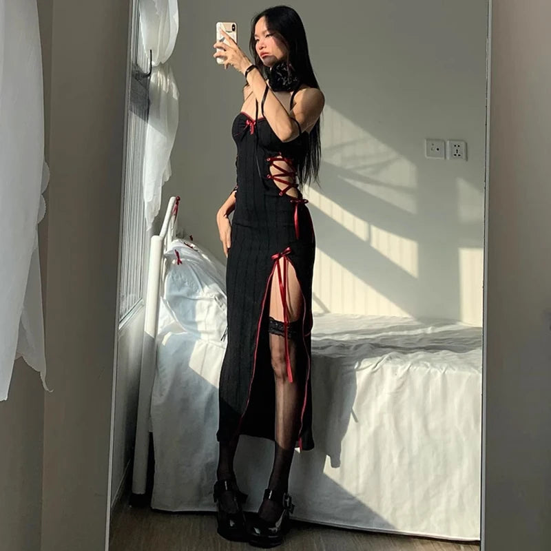 Vestido Longo Gótico com Laços – Sexy, Justo e Fenda Alta