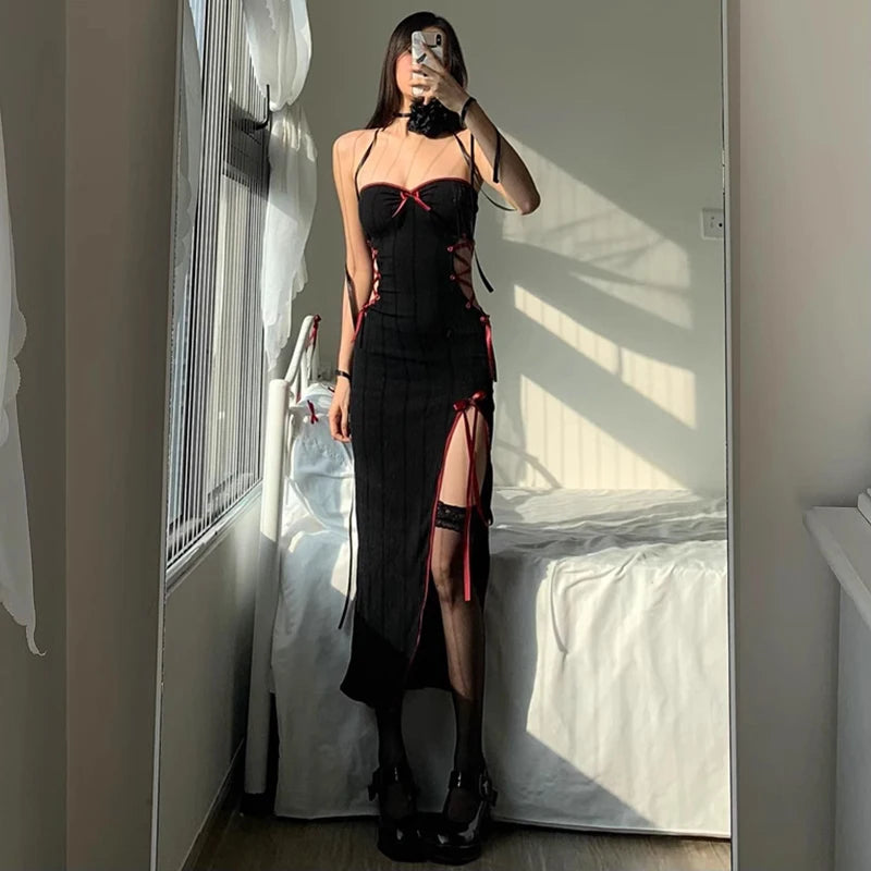 Vestido Longo Gótico com Laços – Sexy, Justo e Fenda Alta