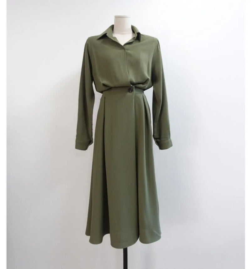 Vestido Longo Feminino Elegante com Gola Polo – Modelo de Cintura Marcada, Ideal para Outono e Verão